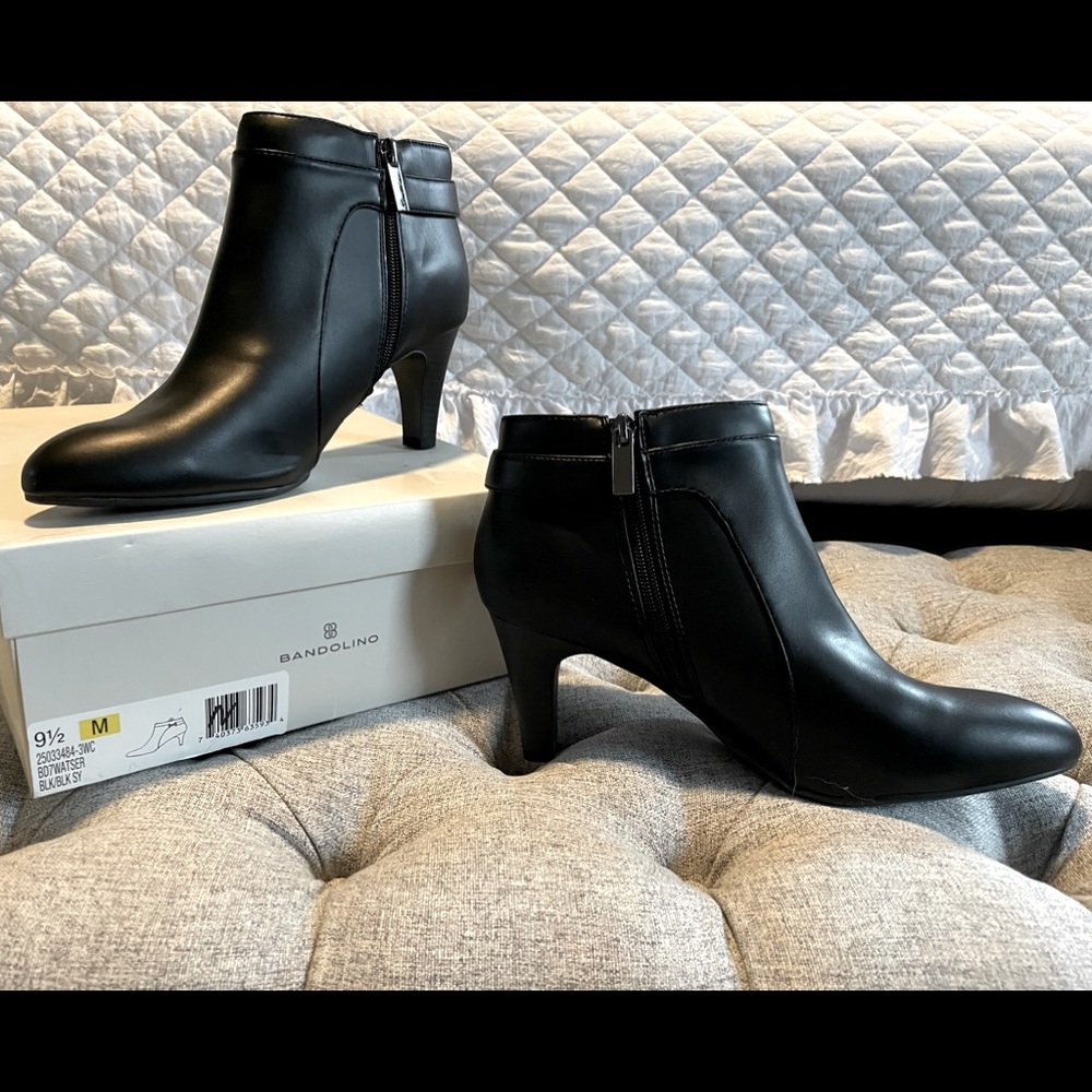 New in Box-Bandolino Ankle Boots- Black- Size 9 1/2